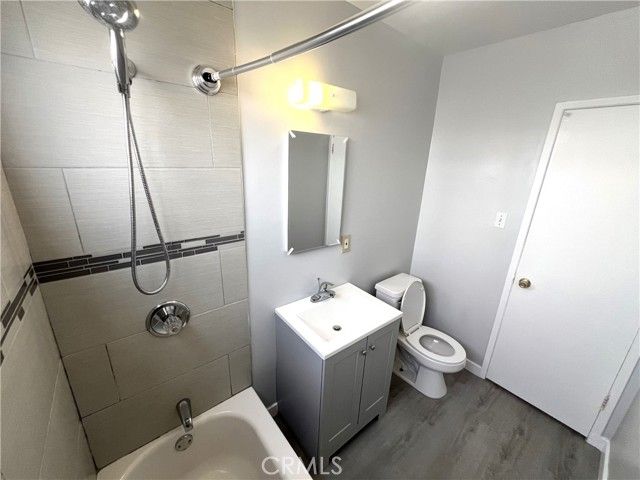 620 W 82nd Street 3, Los Angeles, CA 90044