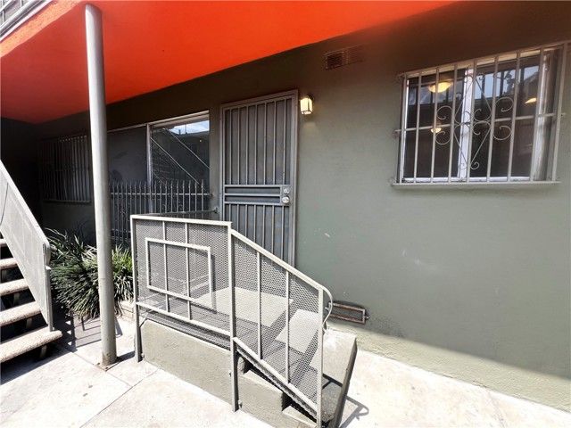620 W 82nd Street 3, Los Angeles, CA 90044