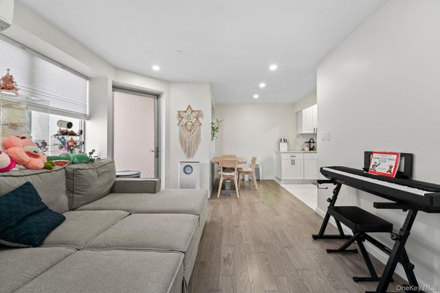 3720 Prince Street 11B, Flushing, NY 11354