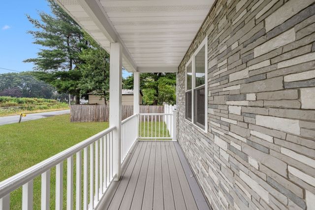 5 Colfall St, Seekonk, MA 02771