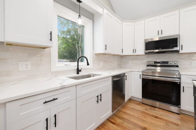 5 Colfall St, Seekonk, MA 02771