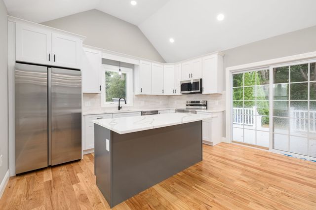 5 Colfall St, Seekonk, MA 02771