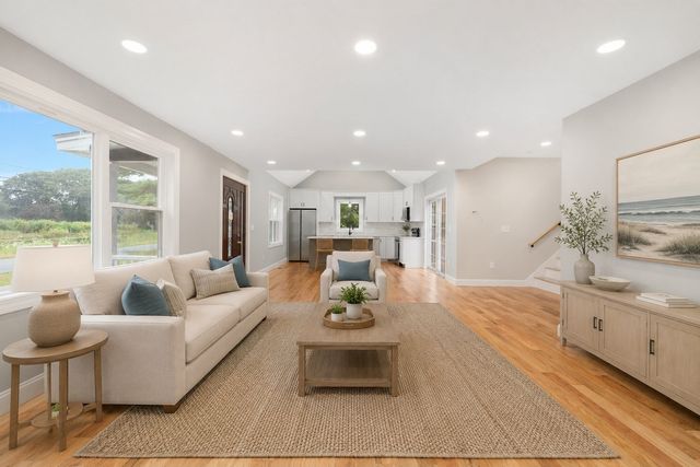 5 Colfall St, Seekonk, MA 02771