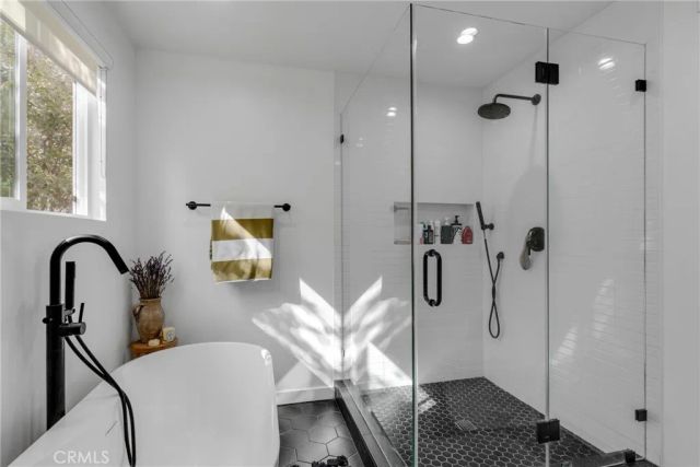 23936 Nomar, Woodland Hills, CA 91367