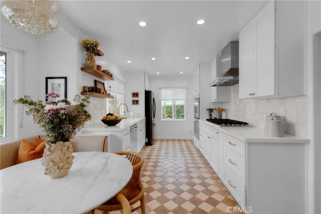 23936 Nomar, Woodland Hills, CA 91367