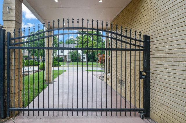 3328 Southmore Boulevard, Houston, TX 77004