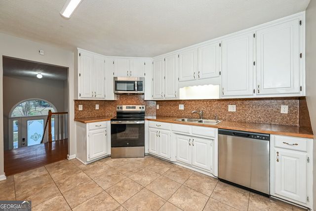 194 Shadetree Lane, Lawrenceville, GA 30044