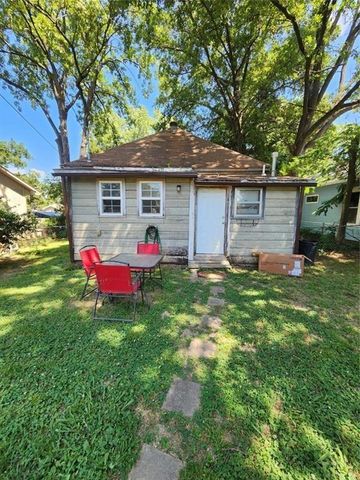 711 W Kansas Street, Pittsburg, KS 66762