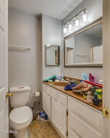 702 West Main Street, Jonesborough, TN 37659