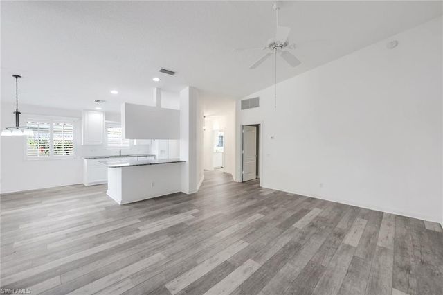 3239 Barbados LN, Naples, FL 34119