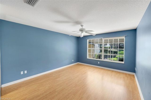 3239 Barbados LN, Naples, FL 34119