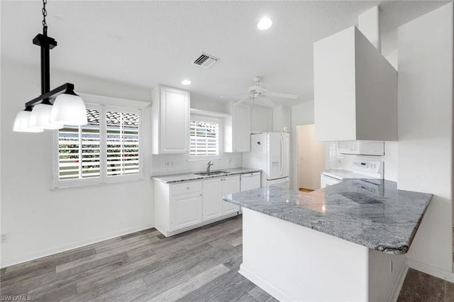 3239 Barbados LN, Naples, FL 34119