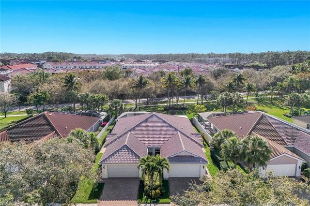 3239 Barbados LN, Naples, FL 34119