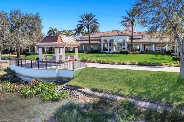 3239 Barbados LN, Naples, FL 34119