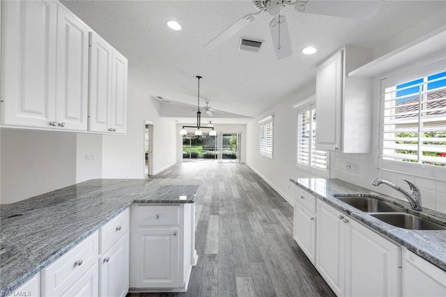 3239 Barbados LN, Naples, FL 34119