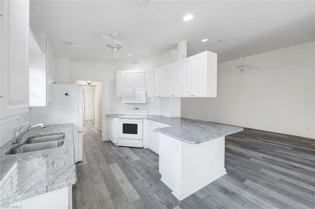 3239 Barbados LN, Naples, FL 34119