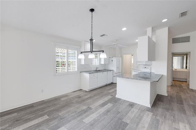 3239 Barbados LN, Naples, FL 34119