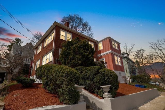 62 Algonquin Rd. 1, Newton, MA 02467