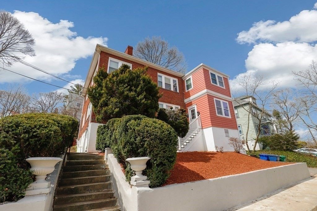 62 Algonquin Rd. 1, Newton, MA 02467