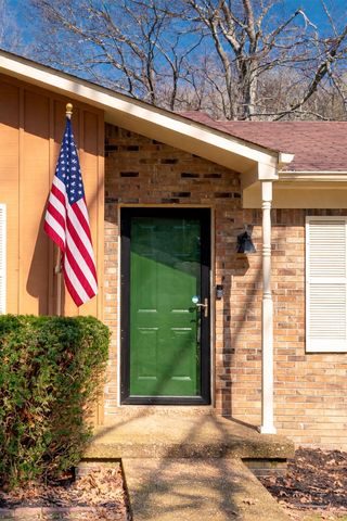 520 Holt Valley Rd, Nashville, TN 37221