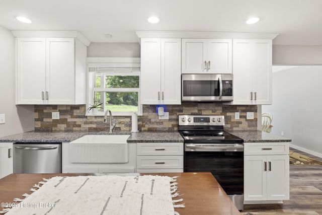 217 Stanley Dr, Shepherdsville, KY 40165