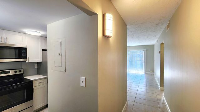 1501 CRESCENT Circle D36, Lake Park, FL 33403