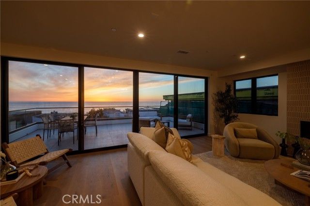 213 Bayview Drive, Manhattan Beach, CA 90266