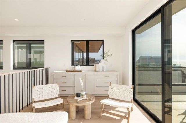 213 Bayview Drive, Manhattan Beach, CA 90266