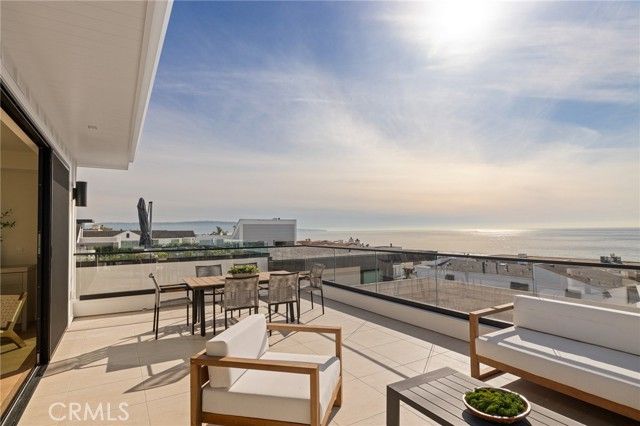 213 Bayview Drive, Manhattan Beach, CA 90266