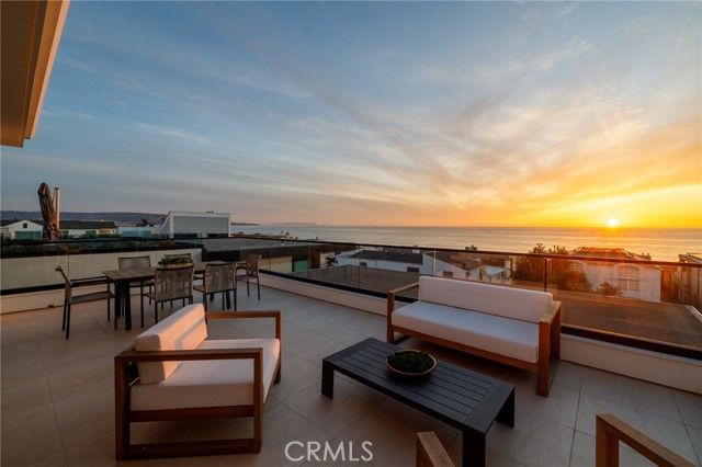 213 Bayview Drive, Manhattan Beach, CA 90266