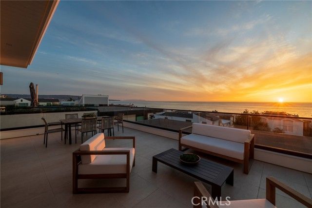 213 Bayview Drive, Manhattan Beach, CA 90266