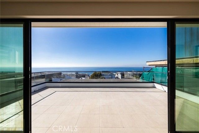 213 Bayview Drive, Manhattan Beach, CA 90266