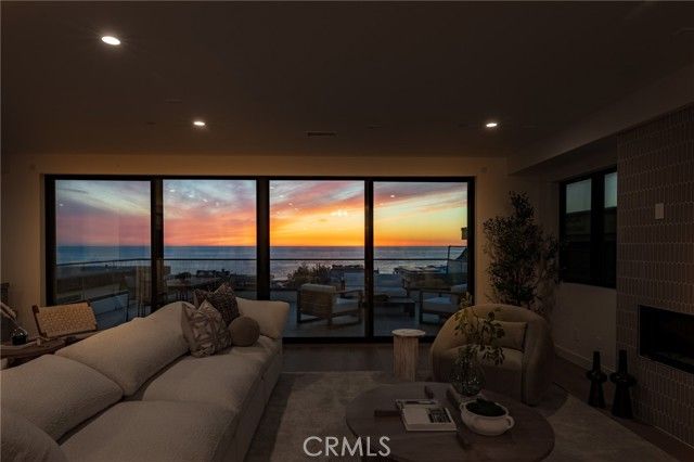 213 Bayview Drive, Manhattan Beach, CA 90266