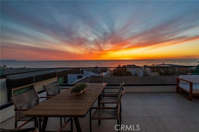 213 Bayview Drive, Manhattan Beach, CA 90266