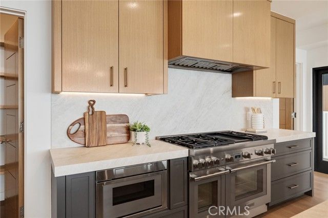 213 Bayview Drive, Manhattan Beach, CA 90266