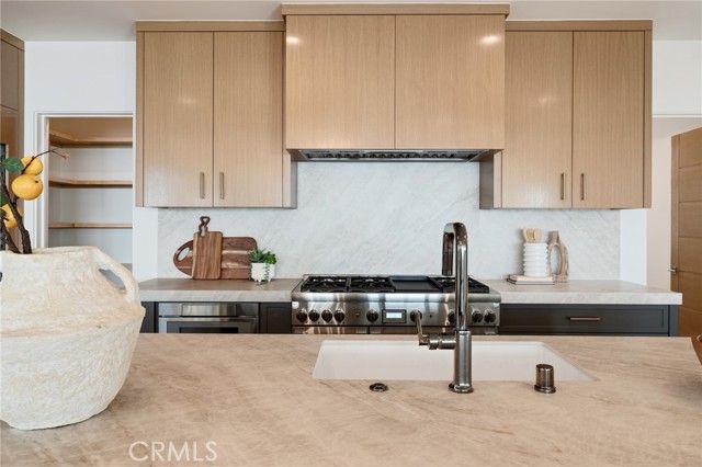 213 Bayview Drive, Manhattan Beach, CA 90266