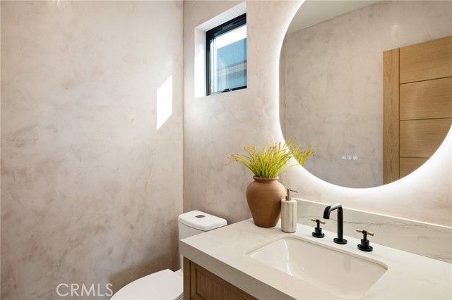 213 Bayview Drive, Manhattan Beach, CA 90266