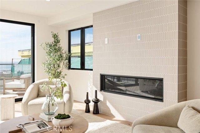 213 Bayview Drive, Manhattan Beach, CA 90266