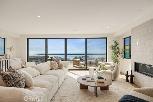 213 Bayview Drive, Manhattan Beach, CA 90266