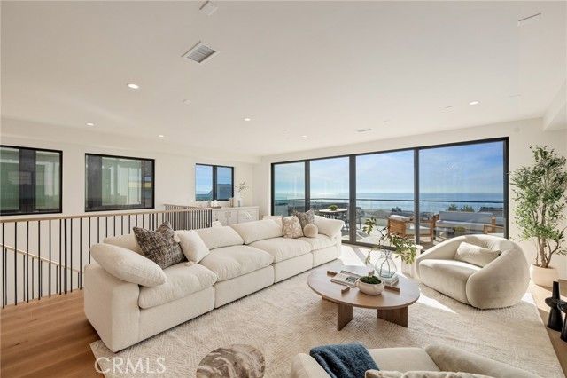 213 Bayview Drive, Manhattan Beach, CA 90266