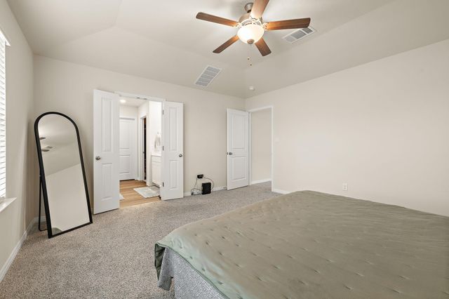 129 Greenway LN, Georgetown, TX 78628