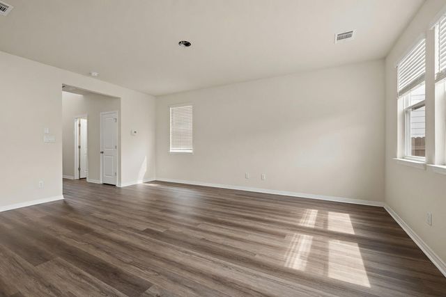 129 Greenway LN, Georgetown, TX 78628