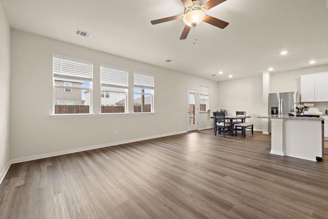 129 Greenway LN, Georgetown, TX 78628