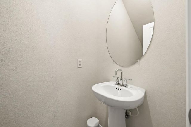 129 Greenway LN, Georgetown, TX 78628