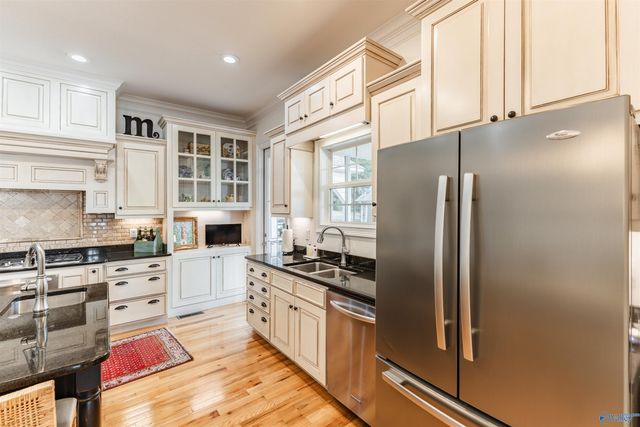 2305 Sunset Drive, Guntersville, AL 35976