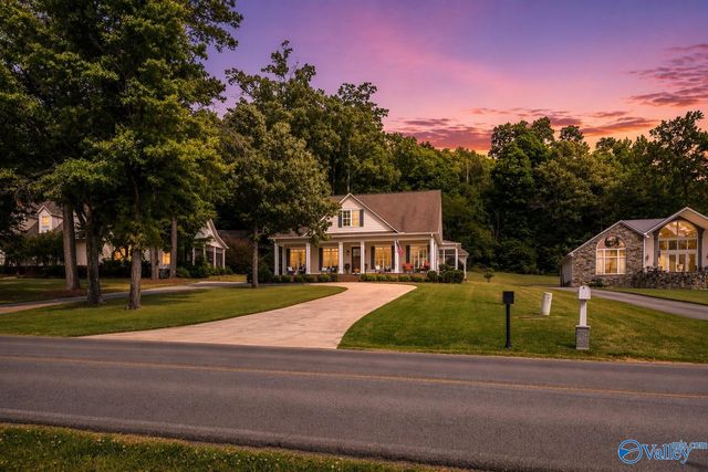 2305 Sunset Drive, Guntersville, AL 35976