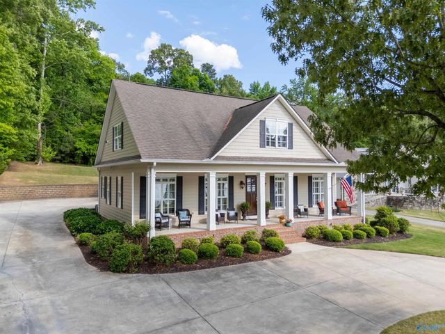 2305 Sunset Drive, Guntersville, AL 35976