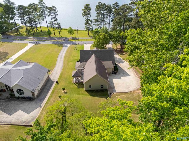 2305 Sunset Drive, Guntersville, AL 35976