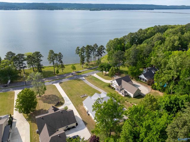 2305 Sunset Drive, Guntersville, AL 35976
