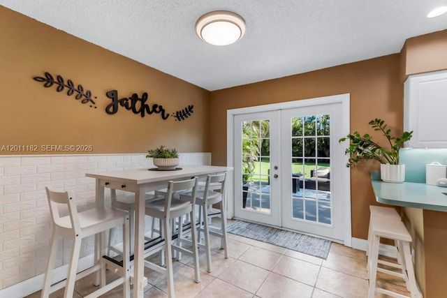 14011 SW 21st St, Davie, FL 33325